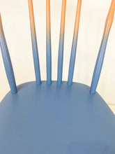 Afbeelding in Gallery-weergave laden, Spijlenstoel, opnieuw geschilderd