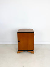 Afbeelding in Gallery-weergave laden, Art Deco Nachtkastjes (set van 2)