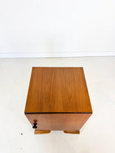 Afbeelding in Gallery-weergave laden, Art Deco Nachtkastjes (set van 2)