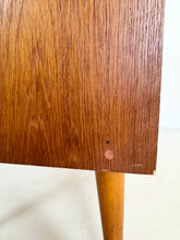 Afbeelding in Gallery-weergave laden, Vintage Teak Ladekast