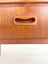 Afbeelding in Gallery-weergave laden, Vintage Teak Ladekast