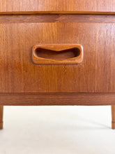 Afbeelding in Gallery-weergave laden, Vintage Teak Ladekast