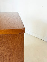 Afbeelding in Gallery-weergave laden, Vintage Teak Ladekast