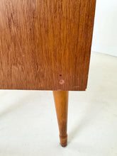 Afbeelding in Gallery-weergave laden, Vintage Teak Ladekast