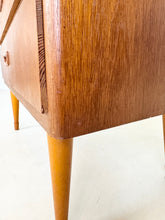 Afbeelding in Gallery-weergave laden, Vintage Teak Ladekast