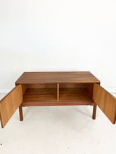 Afbeelding in Gallery-weergave laden, Lage Teak Kast