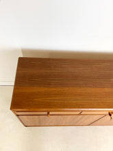 Afbeelding in Gallery-weergave laden, Klein Teak Dressoir, Bertil Fridhagen voor Bodafors