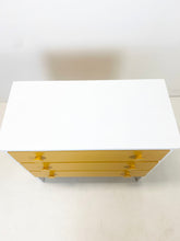 Afbeelding in Gallery-weergave laden, Gerestylde Ladekast, Geel/Wit