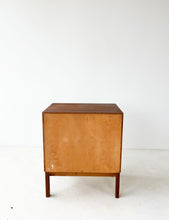 Afbeelding in Gallery-weergave laden, Smalle Teak Ladekast