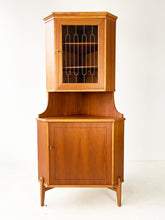 Afbeelding in Gallery-weergave laden, Teak Hoekkast uit Zweden