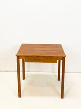 Afbeelding in Gallery-weergave laden, Teak Nachtkastje / Bijzettafel