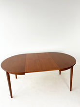 Afbeelding in Gallery-weergave laden, Uitschuifbare Teaktafel (rond/ovaal) uit Zweden