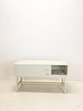 Afbeelding in Gallery-weergave laden, Wit Vintage Kastje