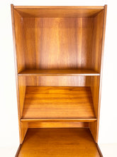 Afbeelding in Gallery-weergave laden, Smalle Teak Boekenkast / Wandkast