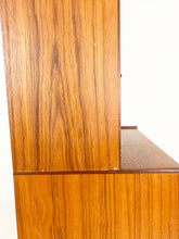 Afbeelding in Gallery-weergave laden, Smalle Teak Boekenkast / Wandkast