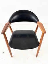 Afbeelding in Gallery-weergave laden, Black Leather Chair