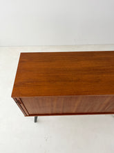 Afbeelding in Gallery-weergave laden, Vintage Teak Schuifdeurkast