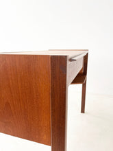 Afbeelding in Gallery-weergave laden, Teak Kaptafel / Bureautje