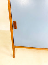 Afbeelding in Gallery-weergave laden, Zweedse Vintage Wandkast / Boekenkast (set van 3 kasten)