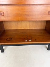 Afbeelding in Gallery-weergave laden, Vintage Teak Commode