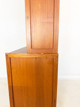 Afbeelding in Gallery-weergave laden, Zweedse Vintage Wandkast / Boekenkast (set van 3 kasten)