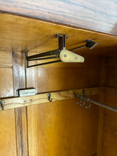 Load image into Gallery viewer, Art Deco Kledingkast, Camphor