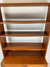 Afbeelding in Gallery-weergave laden, Teak Wandkast / Boekenkast uit Zweden