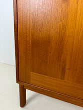 Afbeelding in Gallery-weergave laden, Teak Wandkast / Boekenkast uit Zweden