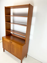 Afbeelding in Gallery-weergave laden, Teak Wandkast / Boekenkast uit Zweden