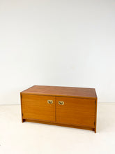 Afbeelding in Gallery-weergave laden, Low Vintage Standing Cabinet