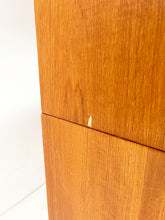 Afbeelding in Gallery-weergave laden, Teak Opbergkast