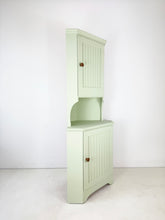 Afbeelding in Gallery-weergave laden, Opgeknapte Zweedse Hoekkast