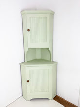 Afbeelding in Gallery-weergave laden, Opgeknapte Zweedse Hoekkast