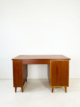 Afbeelding in Gallery-weergave laden, Vintage Teak Bureau uit Zweden
