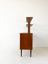 Afbeelding in Gallery-weergave laden, Vintage Wandkast uit Zweden