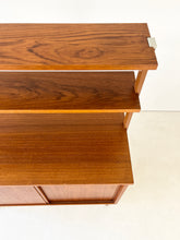 Afbeelding in Gallery-weergave laden, Vintage Wandkast uit Zweden