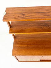 Afbeelding in Gallery-weergave laden, Vintage Wandkast uit Zweden