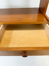 Load image into Gallery viewer, Teak Boekenkast uit Zweden (2/2)