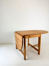 Load image into Gallery viewer, Karin Mobring Hangoortafel (jaren 70)