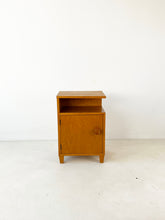 Afbeelding in Gallery-weergave laden, Zweeds Vintage Nachtkastje