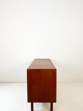 Afbeelding in Gallery-weergave laden, Opgeknapte Teak Vintage Ladekast