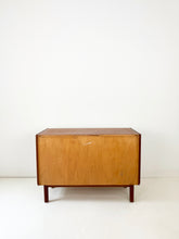 Afbeelding in Gallery-weergave laden, Opgeknapte Teak Vintage Ladekast