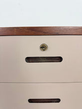 Afbeelding in Gallery-weergave laden, Opgeknapte Teak Vintage Ladekast