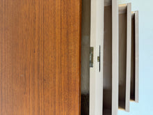 Afbeelding in Gallery-weergave laden, Opgeknapte Teak Vintage Ladekast