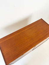 Afbeelding in Gallery-weergave laden, Opgeknapte Teak Vintage Ladekast