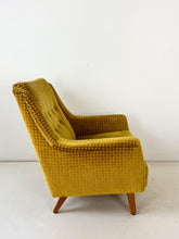 Load image into Gallery viewer, Gele Fluwelen Leunstoel