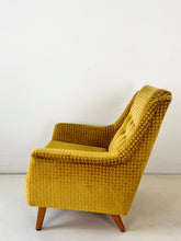 Load image into Gallery viewer, Gele Fluwelen Leunstoel