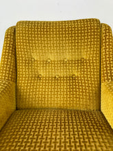 Load image into Gallery viewer, Gele Fluwelen Leunstoel