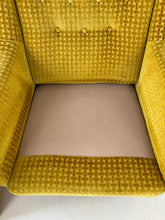 Load image into Gallery viewer, Gele Fluwelen Leunstoel