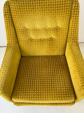 Load image into Gallery viewer, Gele Fluwelen Leunstoel